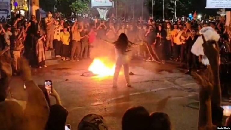 شۆڕشی ژینا، پێشڕەوی هەنگاو بە هەنگاو لە ڕێگایەکی دژواردا