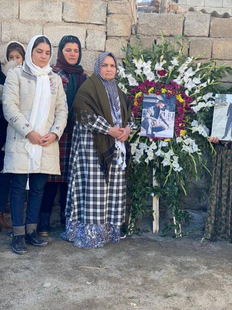 دیداری خه‌ڵك له‌گه‌ڵ بنه‌ماڵه‌ی چوار به‌ندكراوی له‌سێداره‌دراوی كوردستان