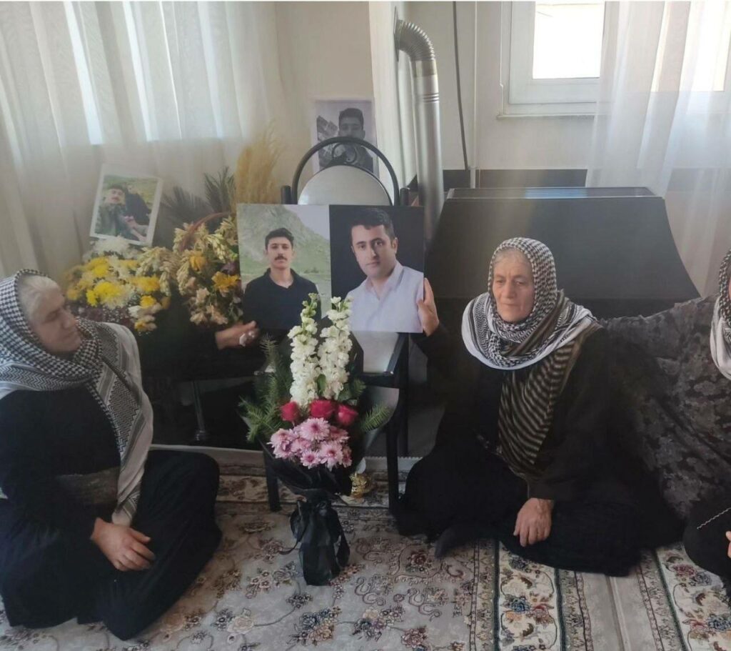 دیداری بنه‌ماڵه‌ی دادخوازان له‌گه‌ڵ بنه‌ماڵه‌ی “وه‌فا ئازه‌ربار” له‌ بۆکان