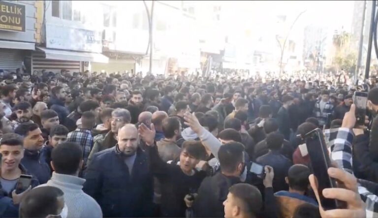 درێژه‌ی ناڕه‌زایه‌تیه‌كان له‌ جووله‌مێرگ و سه‌ركوتی خۆپێشانده‌ران