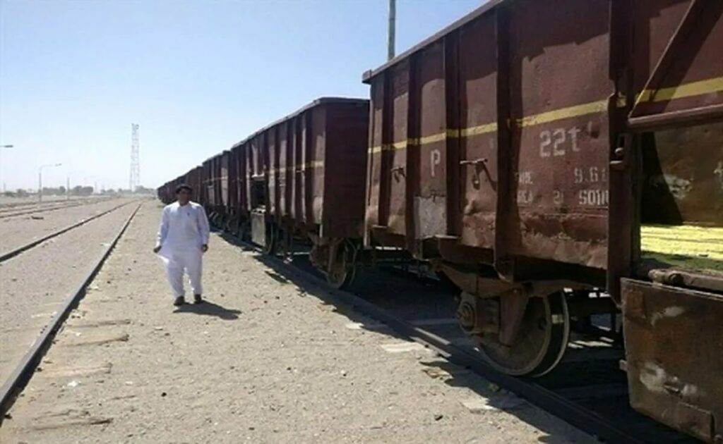 دۆخی خراپی پیشه‌یی كرێكارانی ڕێگه‌ی ئاسن له‌ میرجاوه‌