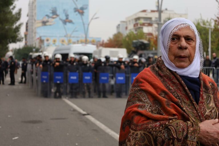 خۆپێشاندانی باكووری كوردستان دژ به‌ دانانی شاره‌وانی بژارده‌ی حكومه‌ت له‌ باكووری كورستان