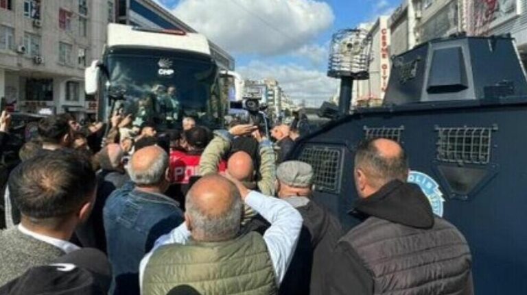 خۆپێشاندانی كوردانی ئێستانبوول دژبه‌ ڕفاندنی شاره‌داری هه‌ڵبژێردراوی ئه‌و شاره‌