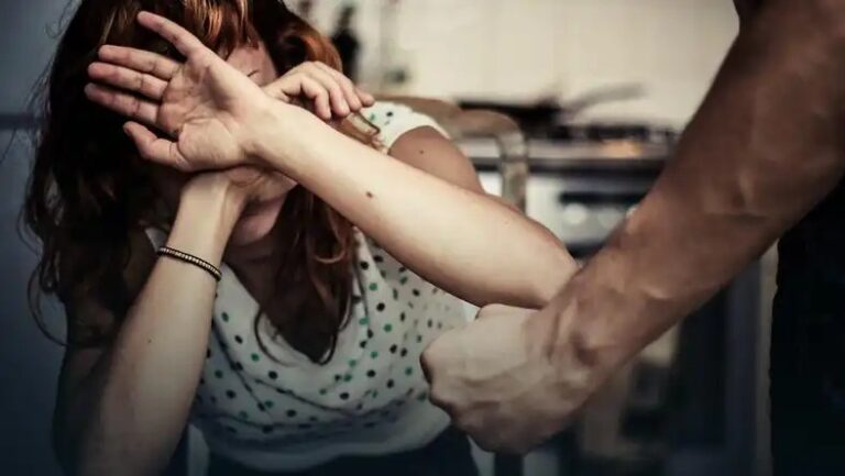 كوشتنی ژنێكی ته‌مه‌ن ٢٥ ساڵی به‌لووچ له‌ گوڵستان