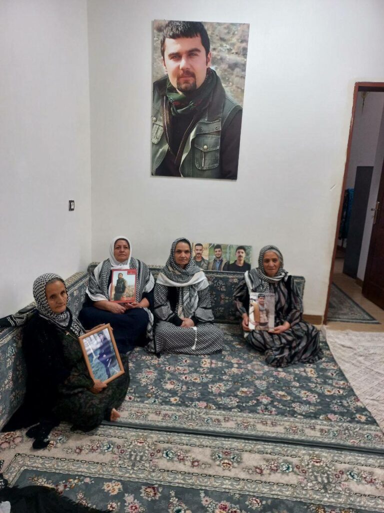 دیداری دایكانی دادخواز له‌گه‌ڵ دایه‌ ئه‌فسانه له‌ كامیاران