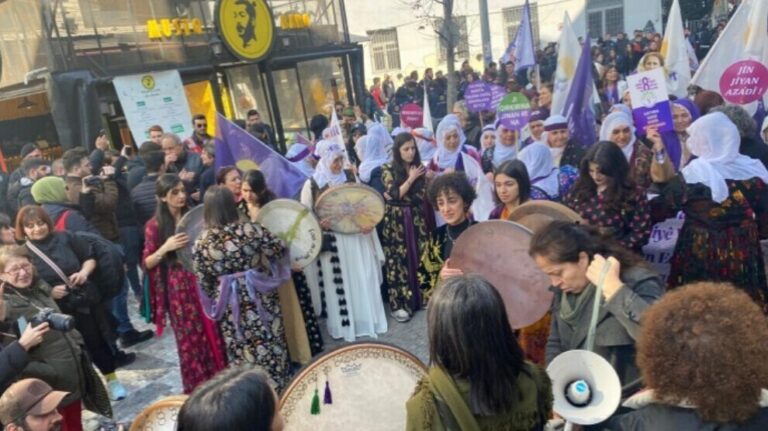 خۆپێشاندانی ژنان به‌ بۆنه‌ی ٨ی مارس له‌ توركیا
