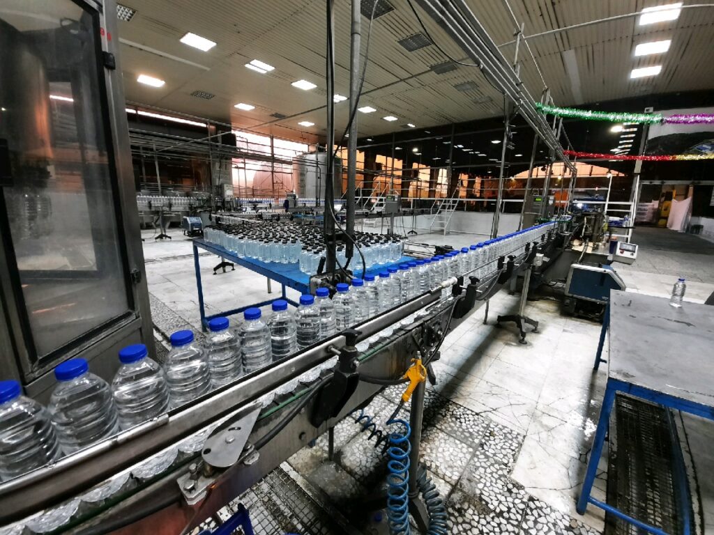 سەرکوتی کرێکارانی ناڕازی لە شیرکەتی ئاو مەعدەنی داماش