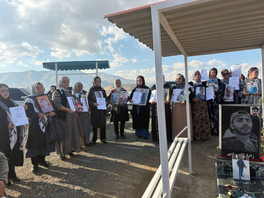به‌ڕێوه‌چوونی ڕێوه‌ڕه‌سمی ڕێزگرتن له‌ یادی سێ قاره‌مانی گیانبه‌ختكردووی شۆڕشی ژینا له‌ شاری سنه‌