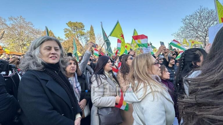 بهڕێوهچوونی ڕێپێوانێك له شاری سلێمانی به مهبهستی پشتیوانی له بهرخۆدانی ڕۆژئاوا