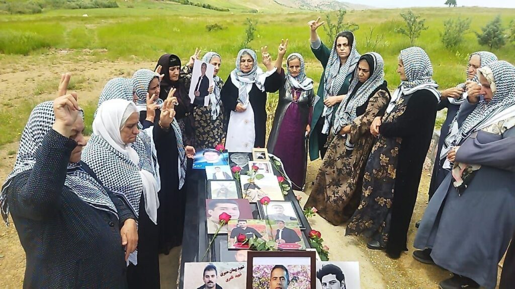 بهیاننامهی دایكان و بنهماڵه دادخوازهكانی شۆڕشی ژینا به مهبهستی پشتیوانی له ناڕهزایهتییهكانی خهڵك
