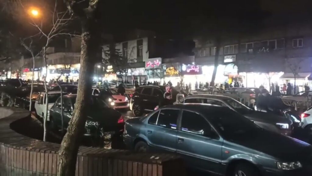 هێرشی هێزه سهركوتگهرهكانی ڕژیم بۆ سهر نهخۆشخانهی خومهینی له مهلكشای ئیلام