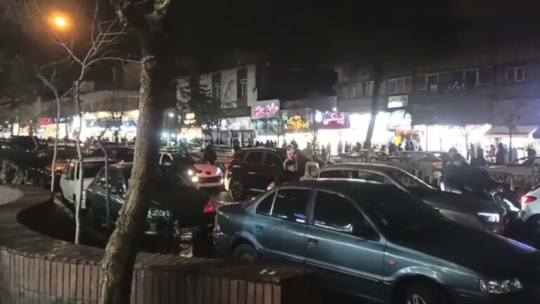 هێرشی هێزه سهركوتگهرهكانی ڕژیم بۆ سهر نهخۆشخانهی خومهینی له مهلكشای ئیلام