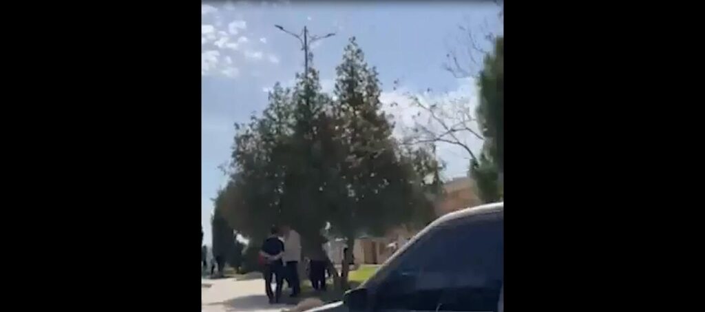 کۆبوونەوەی بنەماڵەی دەستبەسەرکراوانی شاری ئاودانان لە بەردەم بینای دادگای ڕژیم