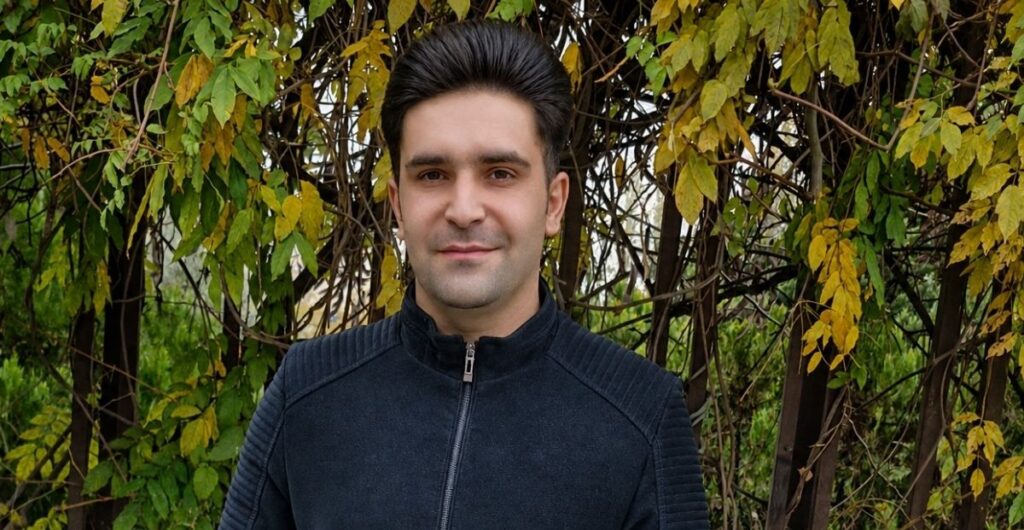 پێدانی مورەخەسی بە ئەحمەد سەیدعەبدۆڵڵاهی لە زیندانی بروجن