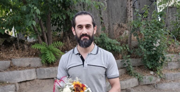 ئازادی دوو بەندکراو لە زیندانی ئێڤین