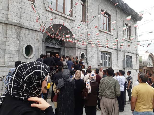 کۆبوونەوەی ناڕەزایەتی خوازیارانی مەسکەن مللی لە شاری سنە