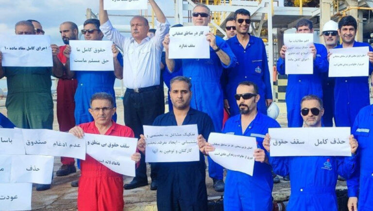 تداوم تجمع اعتراضی کارگران شرکت نفت منطقه لاوان