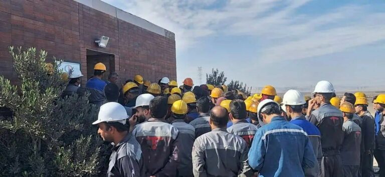 نارضایتی کارگران کارخانه کک‌سازی طبس