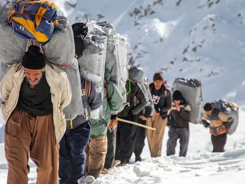 بازداشت دوازده کولبر توسط مرزبانی عراق