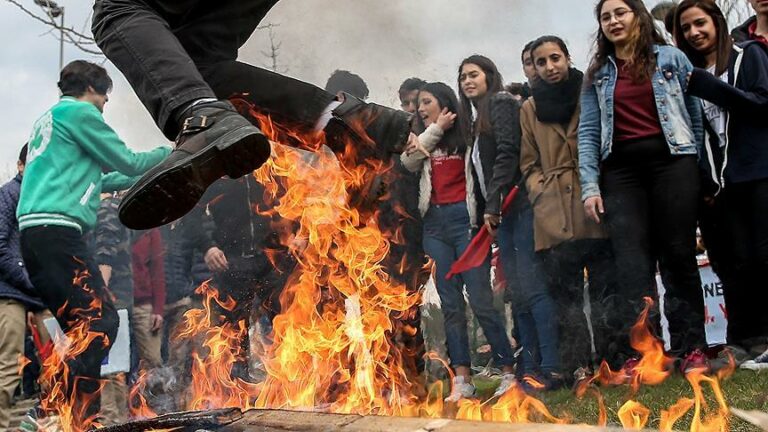برافروختن آتش نوروز در بسیاری از مناطق استانبول