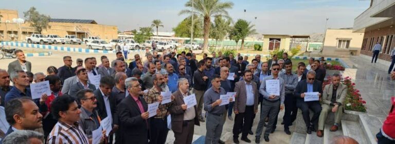 تداوم اعتراض کارکنان رسمی شرکت بهره‌برداری نفت و گاز آغاجاری