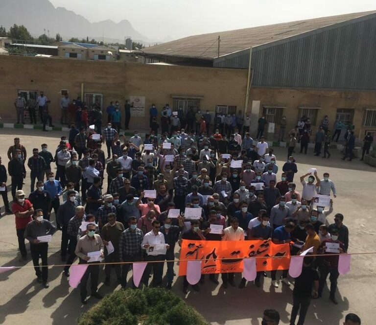 تداوم اعتراض کارگران نفت‌ و گاز گچساران
