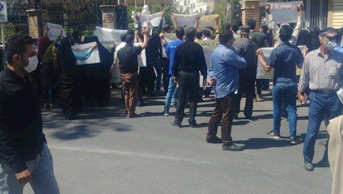 تداوم اعتصاب کارگران پتروشیمی دهدشت