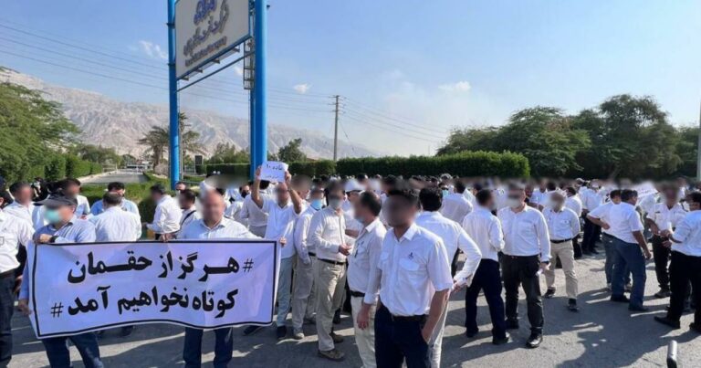 جمعی ازکارگران منطقه عملیاتی جنوب روز جمعه 31 فروردین ماه، نسبت به عدم رسیدگی به خواسته‌هایشان دست به تجمع اعتراضی زدند.