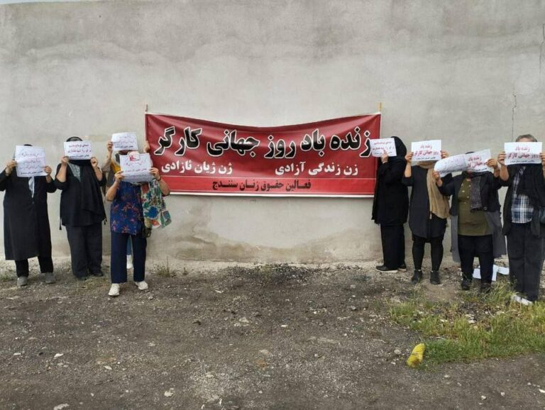 فعالیت تبلیغی زنان مبارز سنندج به مناسبت روز جهانی کارگر