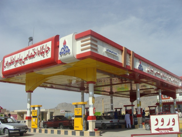 اعتصاب شهروندان بلوچستانی در مقابل جایگاه سوخت کارواندر خاش