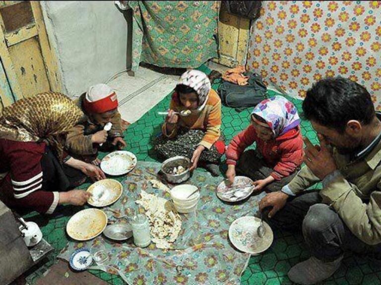 روزنامه آرمان ملی در شماره روز ۲۹ مرداد خود گزارشی دارد به قلم صدیقه بهزادپور که حاوی نکات قابل توجهی است.