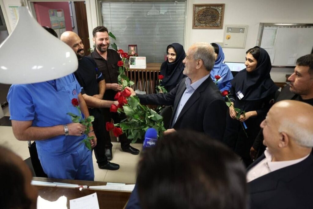 ﺑﻬﺪاﺷﺖ و درﻣﺎن ، راﻳﮕﺎن برای کلیه اﻓﺮاد ﺳﺎکن کشور،