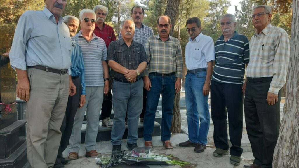حضور فرهنگیان و فعالان صنفی استان کرمانشاه بر سر مزار هرمز گرجی