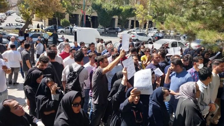 مقام‌های دانشگاه علوم پزشکی البرز روز سه شنبه 20 شهریورماه تعدادی از پرستاران معترض در این استان را احضار کردند.