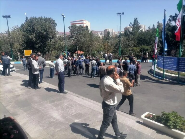 تجمع اعتراضی نیروهای پیمانکاری مخابرات تبریز