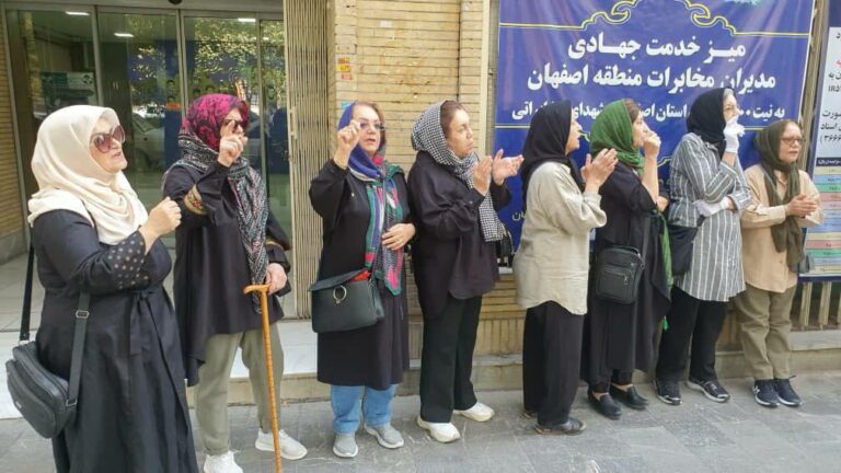 تداوم گردهمایی بازنشستگان مخابرات در شهرهای مختلف