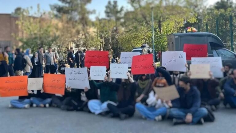 ادامه تجمع اعتراضی دانشجویان دانشگاه علوم اجتماعی تهران