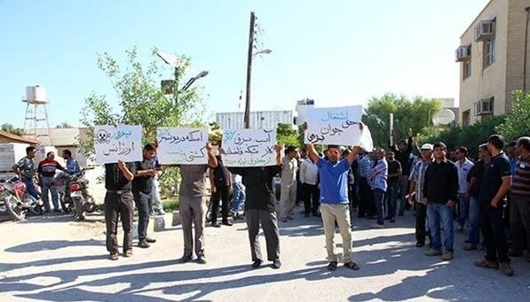 تجمع اعتراضی جوانان جویای کار در نیشکر هفت تپه