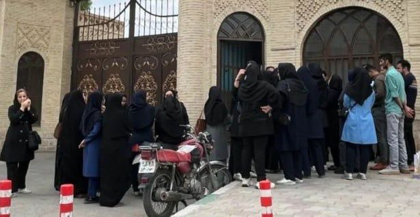 تجمع اعتراضی پرستاران و کادر درمان شوشتر