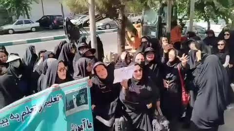 تداوم اعتراض نیروهای نهضت سوادآموزی در تهران