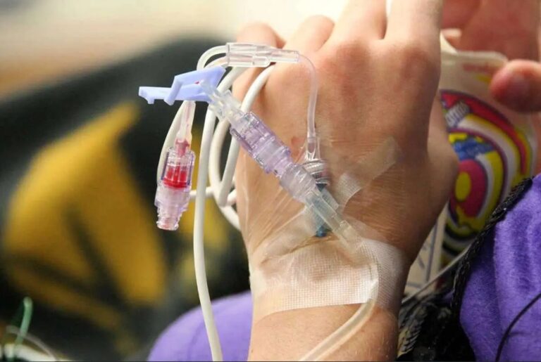 مسمومیت 80 دانشجوی دختر دانشگاه فرهنگیان پیشوای وارمین