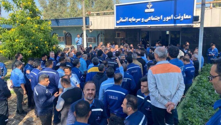 تجمع اعتراضی کارگران ذوب آهن فولاد خزر