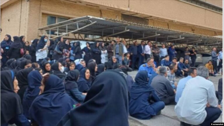 تداوم تجمع اعتراضی کادر درمان بیمارستان آریا در اهواز