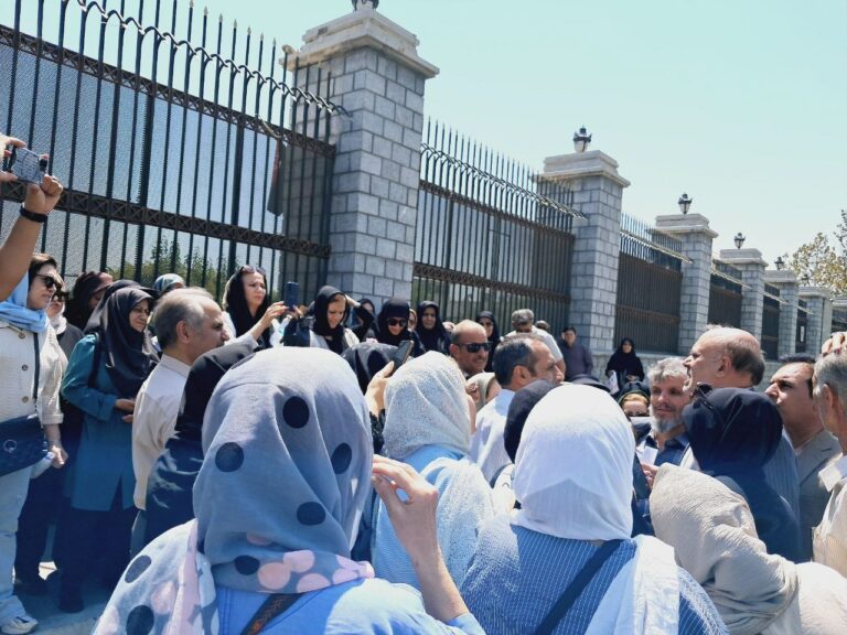 تجمع اعتراضی بازنشستگان فرهنگی سال 1400 مقابل سازمان برنامه