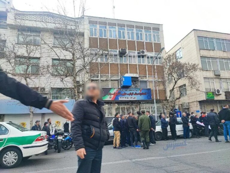 تجمع اعتراضی نانوایان سنگکی تهران مقابل اتحادیه