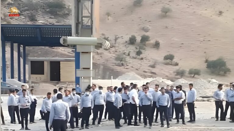 تجمع اعتراضی کارگران و کارکنان سد کارون