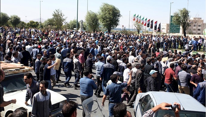 اعتراض کارگران آذرآب اراک