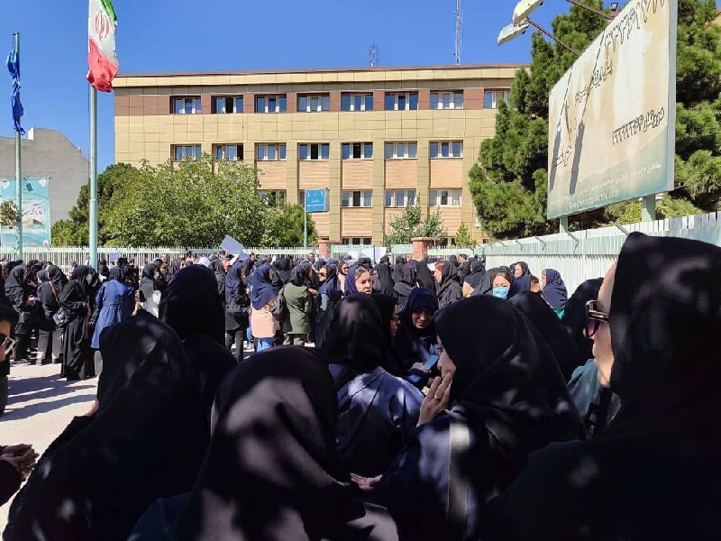 تداوم تجمع کارکنان بهداشت و درمان تبریز