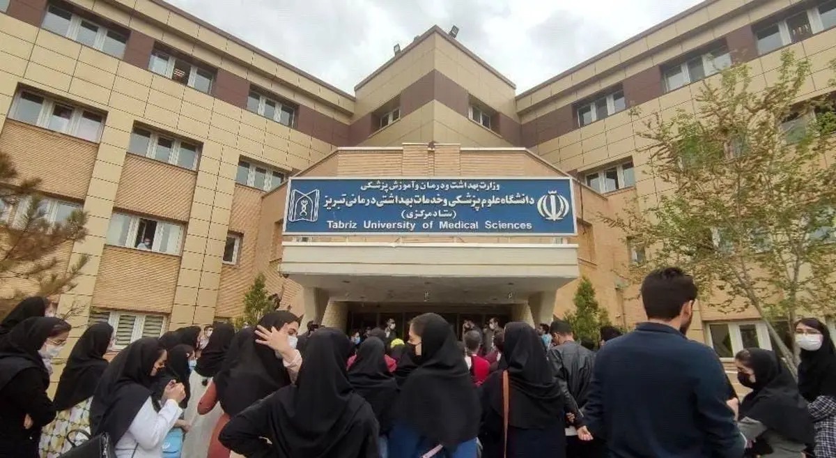 تجمع اعتراضی داروسازان و پزشکان در تبریز