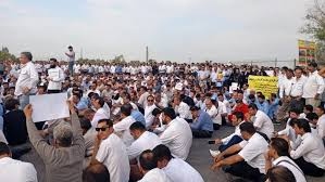 ادامه تجمع اعتراضی کادر درمان بیمارستان رازی اهواز